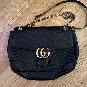 Gucci (GG Marmont shoulder bag )